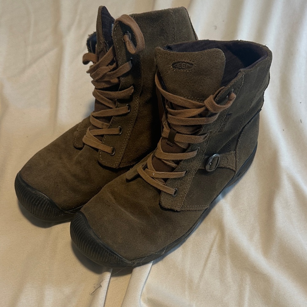 Keen women’s waterproof boots size 10/40.5